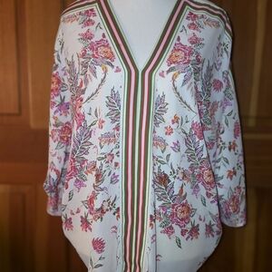 Rose And Olive Poncho Shrug Style Blouse Size Medium Floral Design